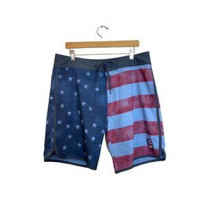 Travis Mathew Men's Patriotic Board Shorts Size 36 Stars Stripes American Flag
